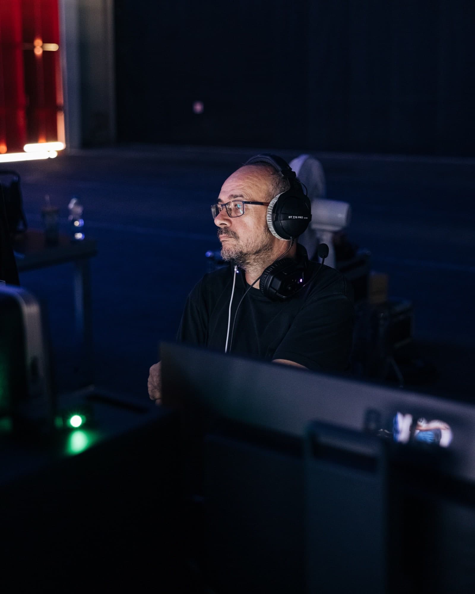 Backlight Media operator at a control monitor on headset during the Exness Week livestream