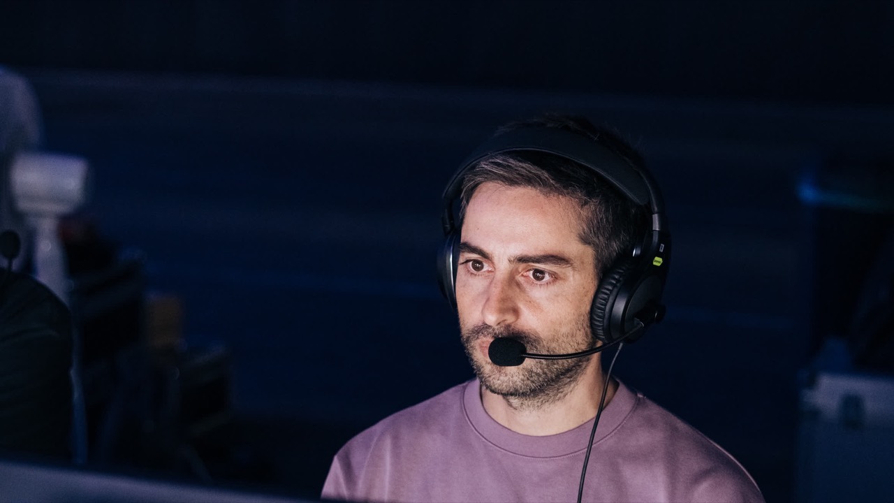 A Backlight director cuts the Exness Week live broadcast in real time from the control desk